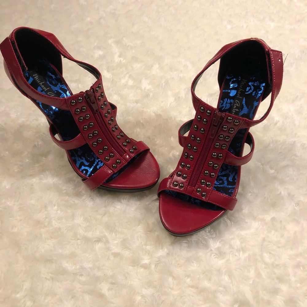 Red Heels - Picture 2 of 5